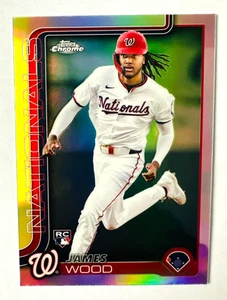 2025 Topps Cromo James Madera Plata Refractor RC #132 ¡Novato de los Nacionales! - Imagen 1 de 3