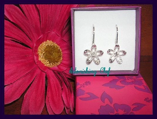 AVON SPARKLING FLOWER EARRINGS W PINK BOX STUNNING - Image 1 of 1