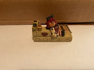 Figura de resina ""I LOVE MUÑECAS"" decoración primitiva del país de colección Flor Bucket ""Me encantan - Imagen 1 de 1