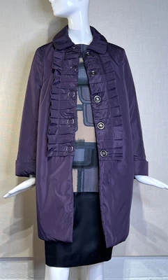 Abrigo de coche Moschino barato y elegante ciruela acolchada talla 8, broches de presión de gran tamaño ITALIA NUEVO SIN ETIQUETAS Foto 1 de 4