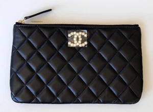 NEW 24P Chanel Black Quilted Bag Clutch Case Leather CC Pearl Logo - Picture 1 of 16