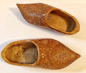 Hand-carved Wooden Shoes European Intricate Design Vintage Pair of 2 Shoes - Picture 1 of 5