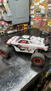 Custom Body Traxxas Rustler VXL/XL-5 1/10 2wd Truck White And Black New - Picture 1 of 7