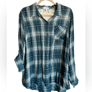 EUC - Country Living Women’s Green Plaid Lightweight Roll Sleeve Crochet Size L - Picture 1 of 6