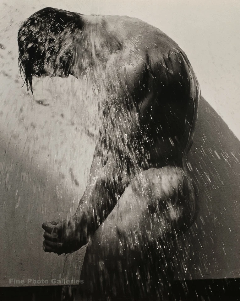 1989 年复古 HERB RITTS 男性裸体肌肉水溅双色调照片艺术 16x20 — 第 1/1 张图片