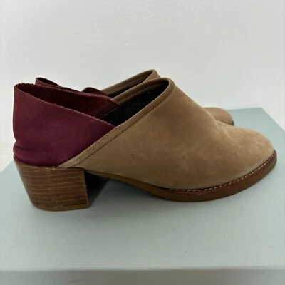 Botín de tacón bloque con zueco de cuero gamuza marca TODO NEGRO para mujer talla 8 Foto 1 de 4