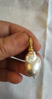Large White Real Baroque Pearl with rhinestones pendant - Image 1 of 2