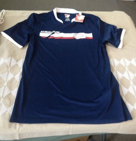 MLS Soccer Mens M Medium New England Revolution Jersey 100% Polyester 336 Cover