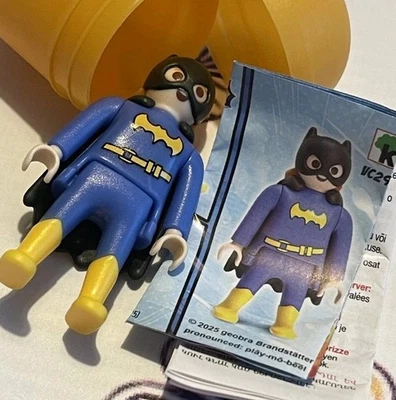 DC Kinder Egg Toy Batgirl VC297. Kinder Joy. Kinder Egg Playmobil. New. - Image 1 of 3