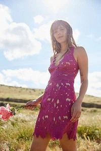 NUOVO Free People Saylor Zasha mini abito pizzo taglia 4 piccolo pizzo floreale fucsia - Foto 1 di 13
