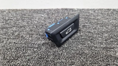 BMW F40 F31 F36 F10 F11 F15 G20 G21 G30 G31 G01 TAILGATE RELEASE SWITCH 9275119 - Image 1 of 4