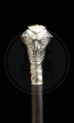 Bastón de paseo Joker mango de metal fundido con varilla de madera Foto 1 de 4