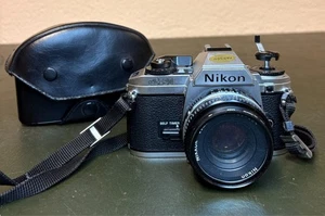 Nikon FG-20 mit Objektiv 50 mm 1:8 + Original-Ledertasche Fotoapparat / Kamera - Picture 1 of 14