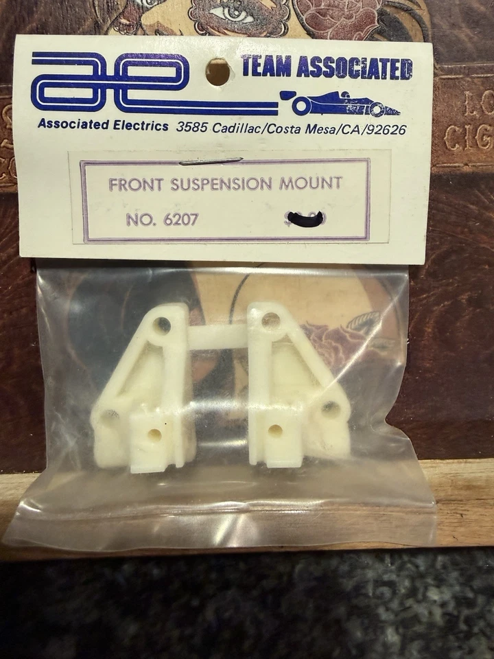 NOS Team Associated RC10 Gold Pan 6207 Front Suspension Mounts!! White !! - Image 1 of 1