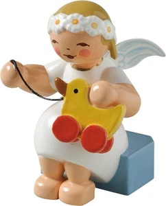 Wendt & Kühn 'Margeritenengel, sitzend, mit Spielzeugente' - Picture 1 of 1