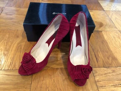 Women’s Holiday Dark Red Heel. Size 8.5 - Image 1 of 4