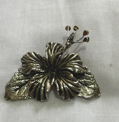 Broche de 2" hecho a mano con piedras de cristal con prendedor de peltre plateado FLOR DE HIBISCO Foto 1 de 4