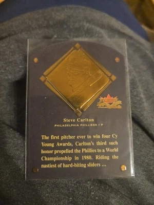 2002 Fleer Fall Classic #25 HF Steve Carlton HOF Plaque #/1994 - Image 1 of 2