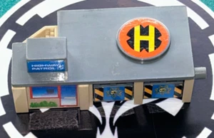 Micro Machines Troopers #4 California Highway Patrol Gebäudeteil 1992 Galoob - Bild 1 von 3