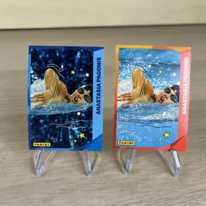 2024 FAMIGLIA MANALDS PANINI SIA REGOLARE CHE OLIGRAMMA...ANASTASIA PAGONIS - Foto 1 di 2