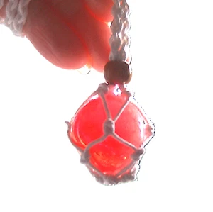 Rubí Aura Cuarzo Grande Cristal Colgante Algodón Jaula Raíz Chakra Seguridad - Imagen 1 de 3