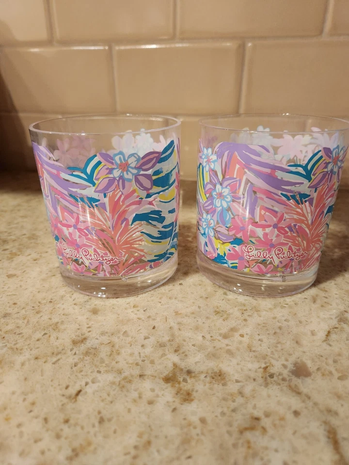 Pr. Copos para beber Lilly Pulitzer acrílico rosa à beira da piscina Lo Ball BOM - Imagem 1 de 4