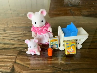 Sylvanian Families Calico Critters Katie y Mazie viaje de compras Foto 1 de 2