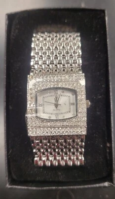 Reloj para mujer Victoria Wieck vintage tono plata circonita cúbica sin usar marcado en original Caja Foto 1 de 4
