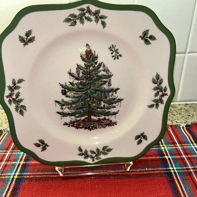 Spode Christmas Tree Scalloped Salad Plate 9 Inch Dishwasher and Microwave Safe - Image 1 of 4