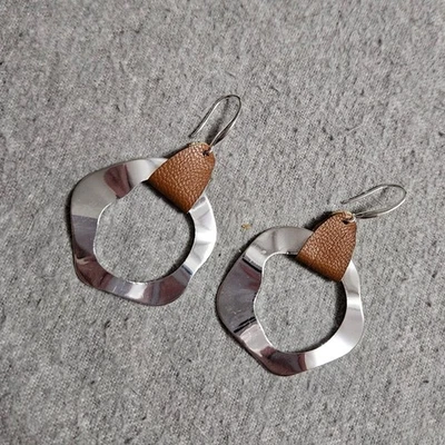 Boutique Boho Cuero con Geométrico Tono Plata Mezcla Metal Circular Pendientes Foto 1 de 4