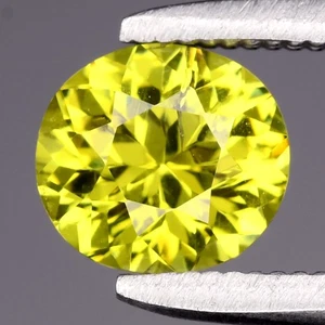 π 0.80ct VS Oval Natural Yellowish Green Grossular Garnet - Africa Gemstone - Picture 1 of 4