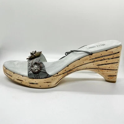 Salto de madeira PELLE MODA com tiras de tornozelo de couro tamanho 9 alças florais - Imagem 1 de 4