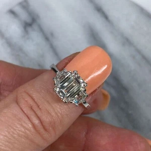 3 pierres bague diamant émeraude cultivée en laboratoire certifiée IGI 2,45 TCW F-VS1 or 14 carats - Photo 1 sur 11