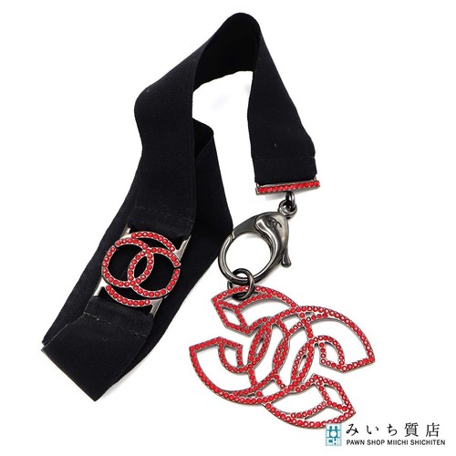 Collana girocollo Chanel B17 S marchio cocco strass rosso accessorio donna