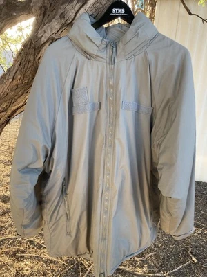 Extreme Cold Weather ECWCS Gen III Parka level 7 military Issue Large [357] - Image 1 of 4