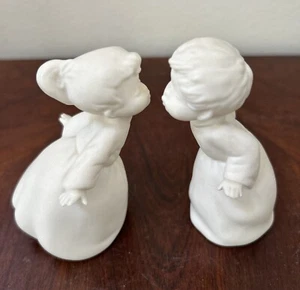 Hansen Classics Small Boy And Girl Kissing Figurines White Porcelain 3 1/2” RARE - Picture 1 of 11