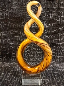Murano gestreiftes Double Twist Spirale mundgeblasenes Glas mit Sockel Bernstein Schwarz 7" - Bild 1 von 4