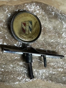 Adorno Capucha Buick Lesabre Años 80 Gm 25523761 25502269 Edición Coleccionista - Imagen 1 de 6