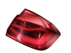 Piloto trasero en el panel lateral derecho 63217369118 BMW 3' F30 LCI 3' F35 LCI - Imagen 1 de 7