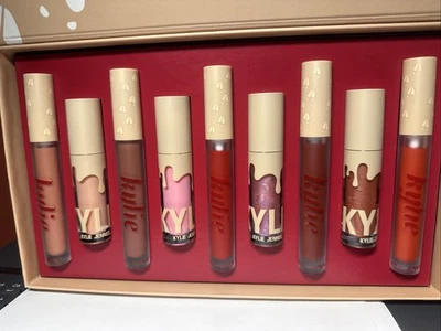 Lápiz labial líquido Kylie y bóveda de alto brillo - 9 piezas colección limitada de vacaciones en caja Foto 1 de 4