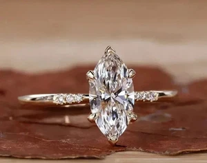 Anillo de compromiso con punta de moissanita marquesa de 1,80 quilates enchapado en oro amarillo de 14 quilates - Imagen 1 de 9