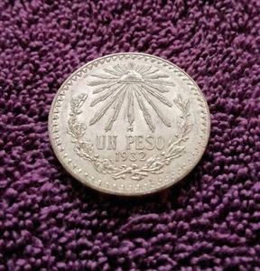 1932 Mexico 1 Peso, EF, with details and frosty lustre - Picture 1 of 2
