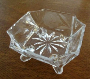 VTG Square 4-Footed Pressed Glass Elegant Simple Floral Candy Teabag Bowl Dish - Picture 1 of 11