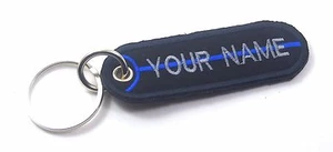 LLAVERO CON PARCHE BORDADO POLICÍA DE LÍNEA AZUL DELGADA CON NOMBRE PERSONALIZADO 9.5X 3 CM P141 - Imagen 1 de 3