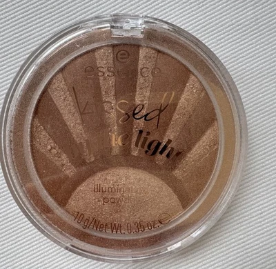 Essence Kissed by the Light Illuminating Powder 02 Sun Kissed 10g - Bild 1 von 4