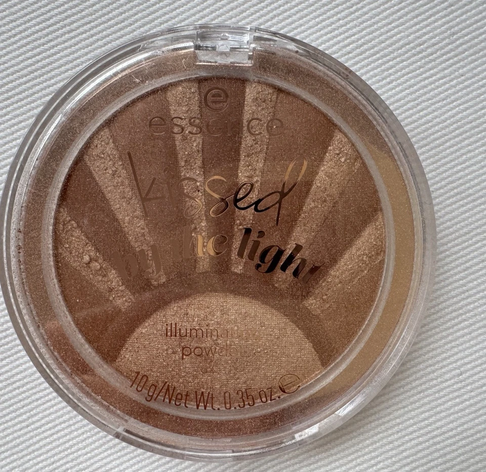 Essence Kissed by the Light Illuminating Powder 02 Sun Kissed 10g - Bild 1 von 4