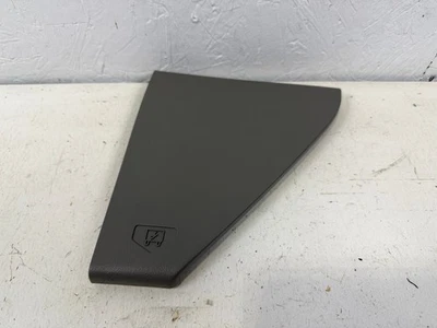 Silverado Sierra 1999-2006 Tapón de extremo de tablero Borde Panel de fusibles Cubierta Peltre LH Driver Foto 1 de 3