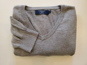 J. Crew Men's V-Neck Gray Cotton with Cashmere Blend Sweater Size Large.  S9  - Picture 1 of 8