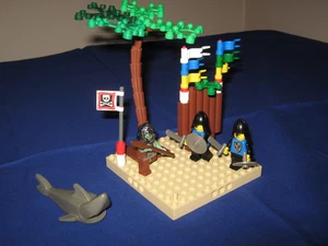 LEGO - 2 Knights & 1 Monster Figure on Deserted Island with Shark - Job Lot! - Picture 1 of 3