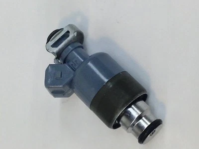 NEW STANDARD MOTOR PRODUCTS FUEL INJECTOR 1996-1999 CADILLAC OLDSMOBILE V8 - Image 1 of 3
